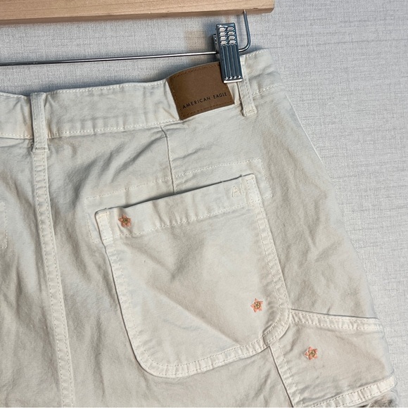 American‎ Eagle Khaki 3in Chino Shorts Floral Embroidered Women’s Size 10 Frayed - Picture 3 of 11